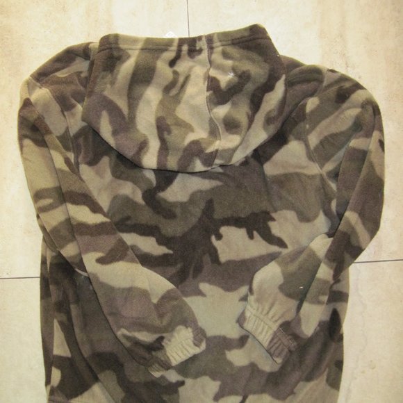 LOT OF SIZE LARGE 6-7 CAMOFLAUGE HOODIE AND TEE - Picture 3 of 6
